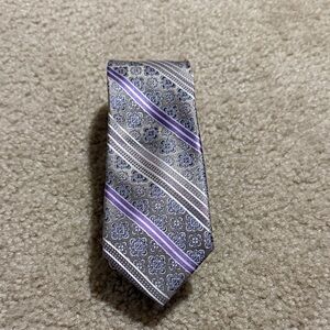 Sophisticated Men's Tie in Purple and Gray